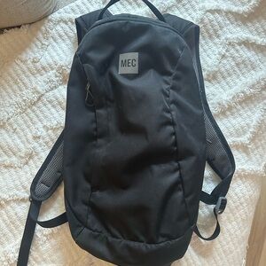MEC unisex hiking day pack | Small backpack | Black & Gray